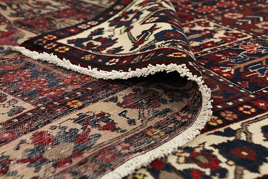 Bakhtiari Persian Rug 293x155 - Picture 4
